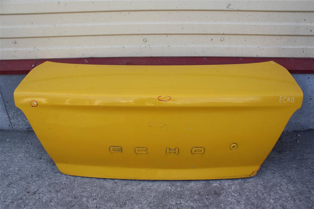 крышка багажника (дверь 3-5) Toyota Echo 1 поколение NCP10 2001, 1.5 л., 1NZ-FE, бензин, АКПП, желтый, седан, передний привод, 6440152020 - фото №1