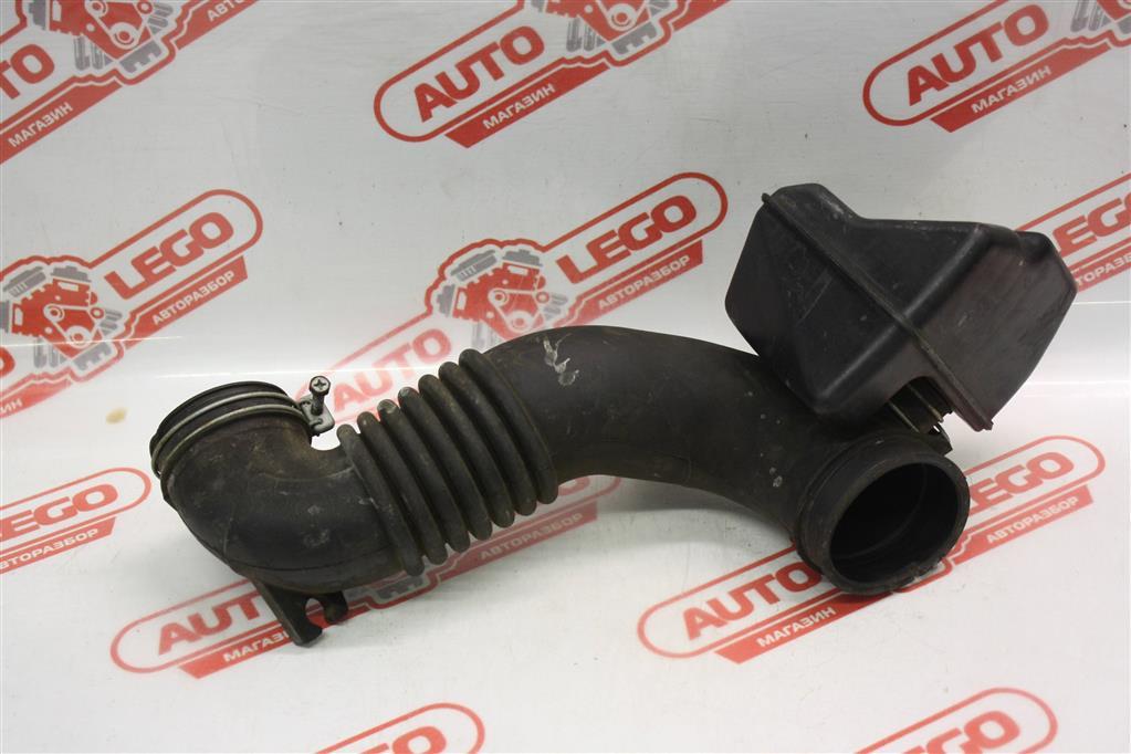 патрубок воздушного фильтра Toyota Avensis 2 поколение (T250) (2003 - 2006) - фото №1
