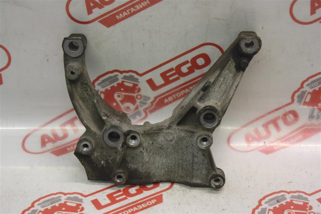 кронштейн гидроусилителя Ford Focus 1 поколение BK 2000, 1.8 л., EYDE, бензин, МКПП, красный, седан, передний привод, 97BB3K738CA - фото №1