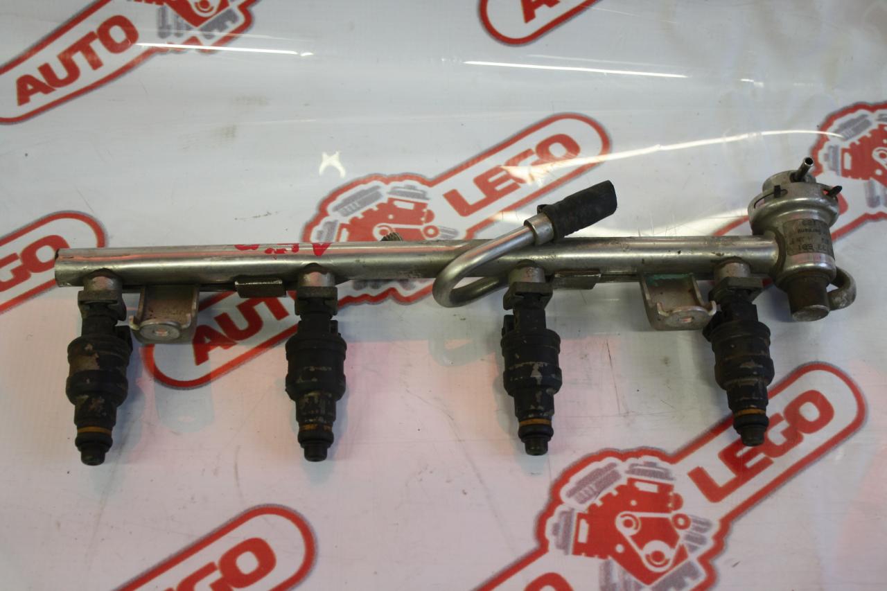 Рейка топливная (рампа) с форсунками Audi A4 B5 1997, AEB, бензин, МКПП, зеленый, седан, передний привод, 058133681 - фото №1