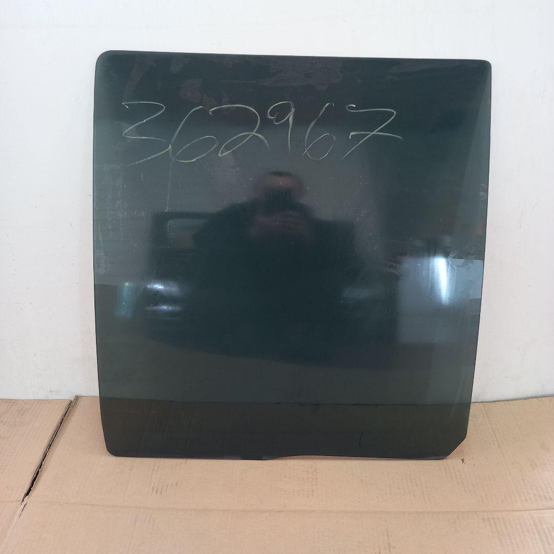 стекло двери задней левой Ford Expedition 3 поколение U324 2008, 7L1Z-7825713-B - фото №1