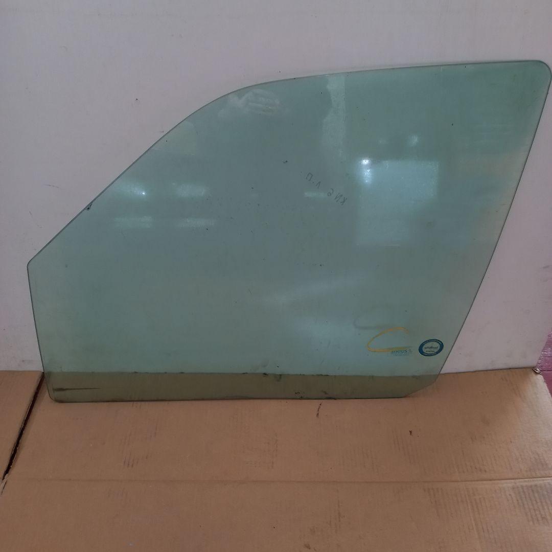 стекло двери передней левой Ford Expedition 3 поколение U324 2008, 7L1Z-7821411-B - фото №1