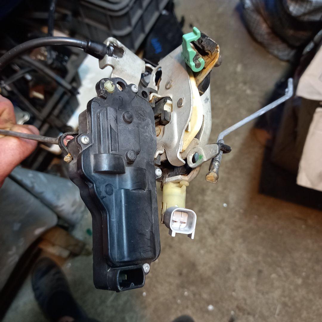 замок двери передней левой Lincoln Navigator 2 поколение 2006, 5.4 л., бензин, АКПП, полный привод, 6L1Z1621812B - фото №1