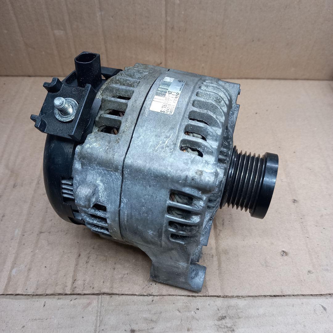 генератор BMW 5 серия F07/F10/F11 2012, 2.0 л., N20 B20 B, бензин, 1042106401, 7605061 - фото №1