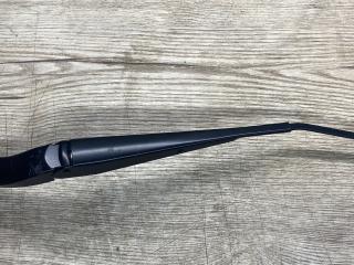 щеткодержатель (поводок стеклоочистителя, дворник) Chevrolet Equinox 3 поколение 2018, 1.5 л., бензин