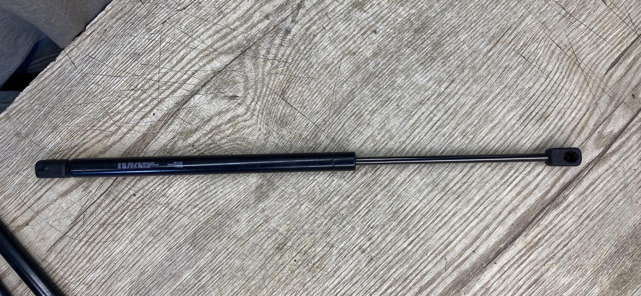 амортизатор крышки багажника (3-5 двери) Mitsubishi Outlander 2 поколение 2008, 3.0 л., 6B31, бензин, 5802A007 - фото №1