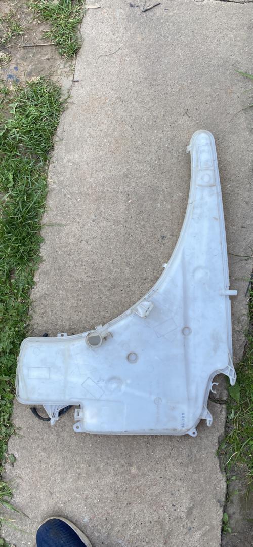 бачок омывателя BMW 3 серия E90/E91/E92/E93 (2004 - 2010), 7124231 - фото №1