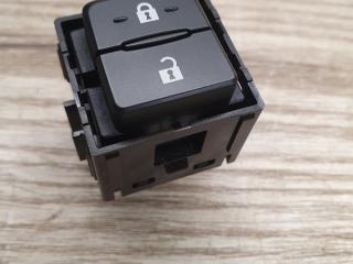 кнопка центрального замка Lexus NX 1 поколение [рестайлинг] AYZ15 2019, 2.5 л., 2AR-FXE, гибрид, вариатор, 1h9, полный привод, правый руль