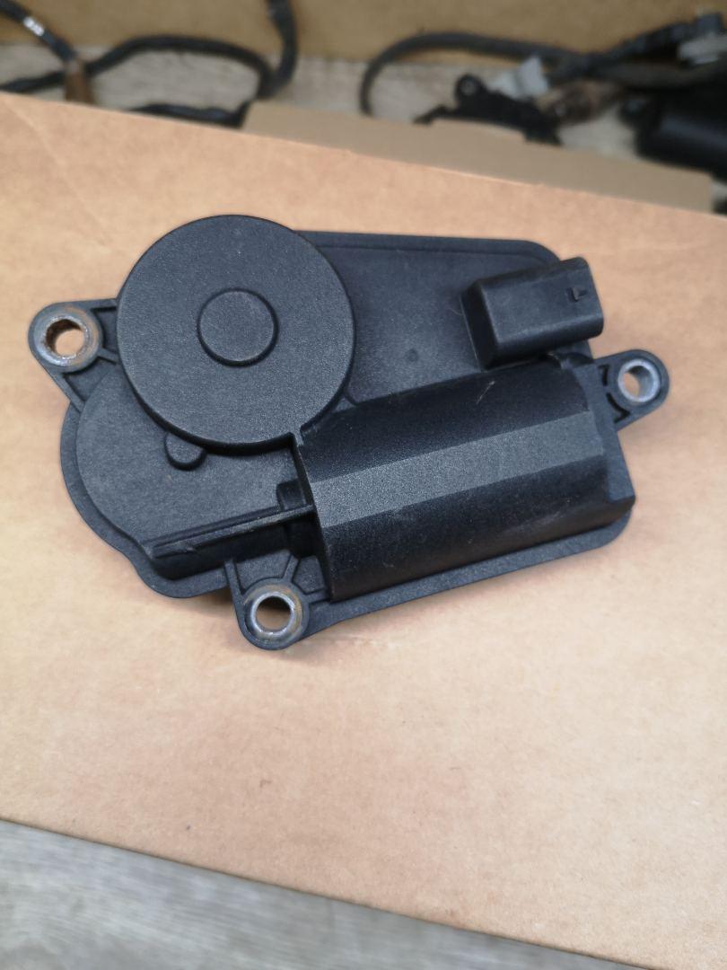 заслонка выхлопной системы BMW 5 серия G30/G31 2016, 8582069, 858206904 - фото №1