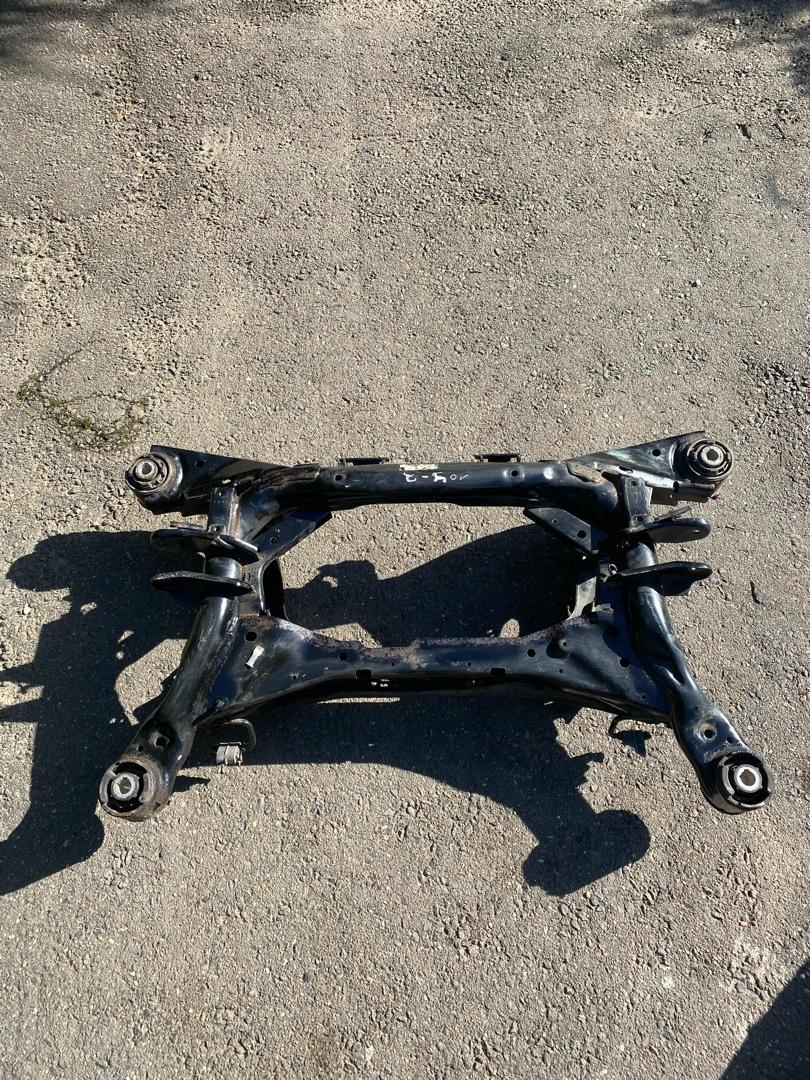 балка подвески задняя Jaguar F-Pace 1 поколение 2019, 2.0 л., бензин - фото №1