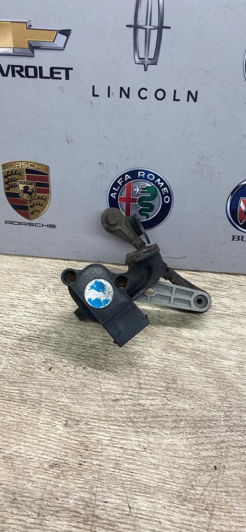 датчик дорожного просвета Jaguar F-Pace 1 поколение 2018, 2.0 л., дизель, АКПП, правый руль, HK833C280 - фото №1