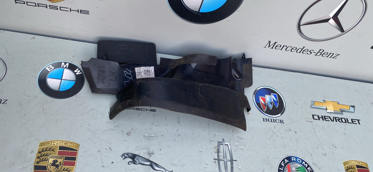 воздухозаборник Jaguar F-Pace 1 поколение 2018, 2.0 л., дизель, АКПП, правый руль, HK838311 - фото №1