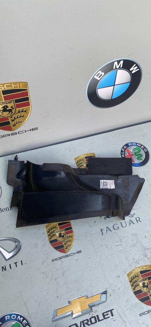 воздухозаборник Jaguar F-Pace 1 поколение 2018, 2.0 л., дизель, АКПП, HK838310 - фото №1