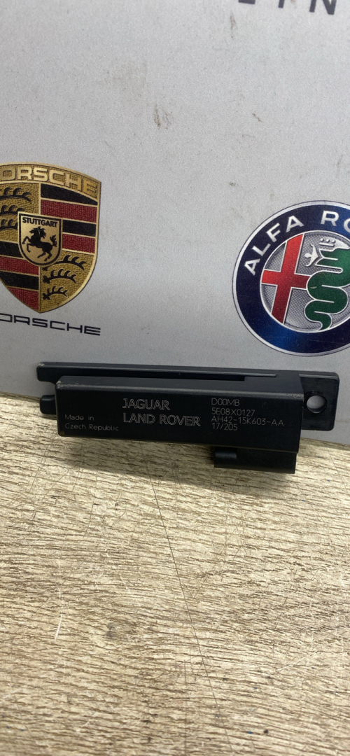 Антенна системы комфортного доступа Jaguar F-Pace 1 поколение 2018, 2.0 л., дизель, АКПП, правый руль, AH4215K603 - фото №1