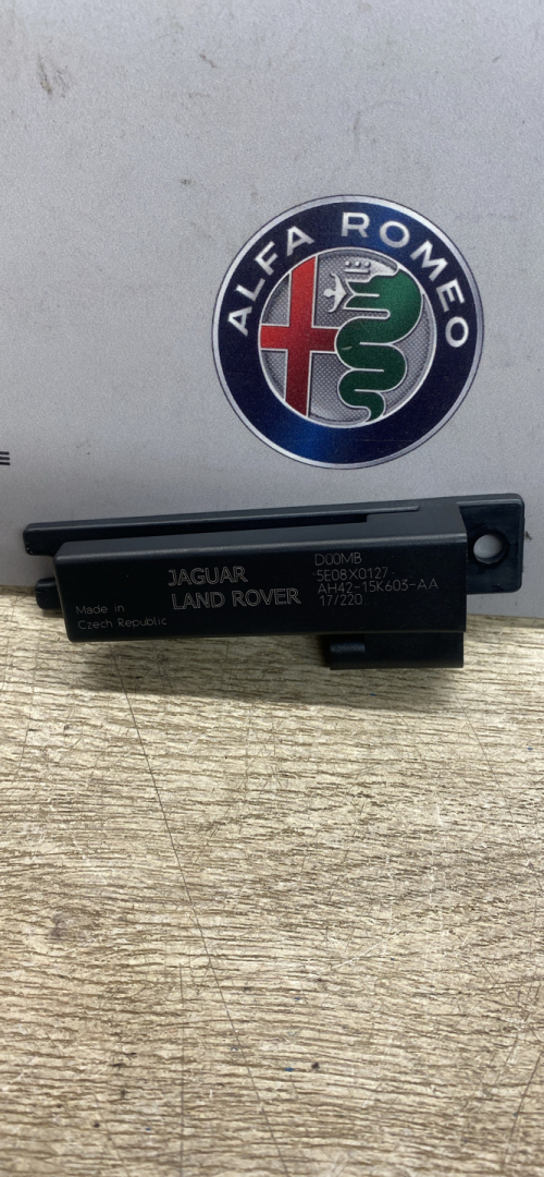 Антенна системы комфортного доступа Jaguar F-Pace 1 поколение 2018, 2.0 л., дизель, АКПП, AH4215K603 - фото №1