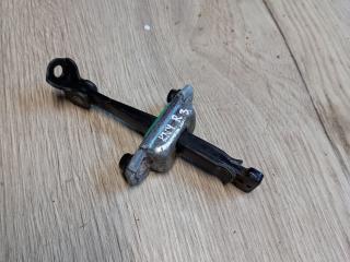 ограничитель открывания двери Kia Sorento 2 поколение 2012, 2.4 л., бензин, МКПП, передний привод, 794902P000