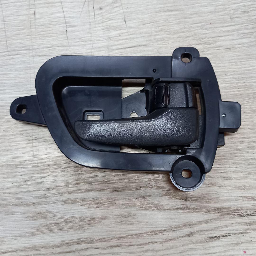 ручка внутренняя передняя правая Mitsubishi Outlander 2 поколение 2008, 3.0 л., бензин, MN105360 - фото №1