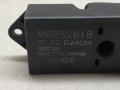 кнопка стеклоподъемника двери Mitsubishi Galant 8 поколение 1998, 2.0 л., i, 4G63 (SOHC 16V), бензин, АКПП, темно-серый, универсал, передний привод, MR252818, OMRON - фото №3