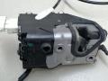 замок двери передней правой Peugeot 1007 1 поколение 2007, 1.6 л., HDi, 9HZ (DV6TED4), дизель, МКПП, серебристый, хетчбэк 3 дв., передний привод, 9681333880, 40627105 - фото №3