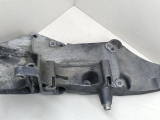 кронштейн генератора Renault Espace 4 поколение 2006, 1.9 л., DCi, F9Q 820, дизель, 6МКПП, белый, минивэн, передний привод, 8200183234