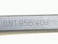 щеткодержатель (поводок стеклоочистителя, дворник) Volkswagen Polo 3 поколение 1996, 1.4 л., i, APQ, бензин, МКПП, зелёный, хетчбэк 5 дв., передний привод, 6N1955409 - фото №3