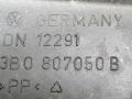 крепление бампера Volkswagen Passat B5 3B5 1997, 1.9 л., TDi, дизель, МКПП, серебристый, седан, передний привод, 3B0807050B - фото №3