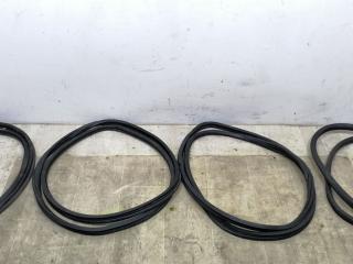 уплотнитель двери Hyundai Lantra J2 1996, 1.6 л., i, бензин, МКПП, зелёный, седан, передний привод