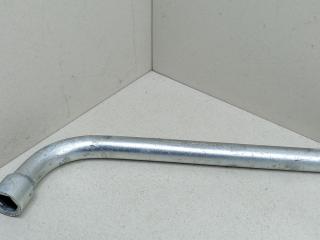 ключ колесный (балонный) Volkswagen Bora 1 поколение 2002, 1.9 л., TDi, ATD, дизель, 5МКПП, серебристый, седан, передний привод, 4D0012219A