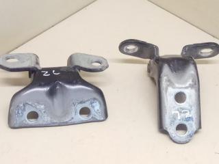 петля двери Kia Ceed 1 поколение 2008