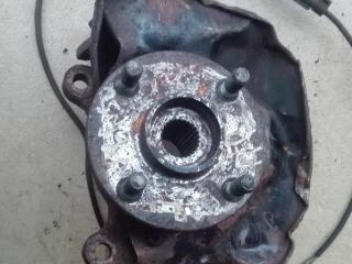 кулак поворотный правый Toyota Corolla Verso 1 поколение 2003, МКПП