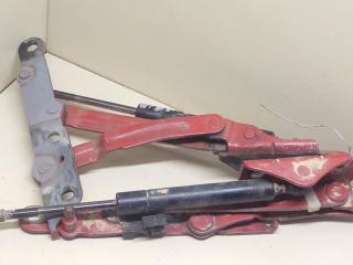петля крышки багажника Nissan Primera P10 1994, седан
