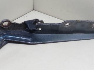 петля капота правая Nissan Primera P10 1995