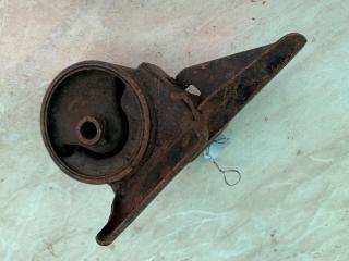 подушка крепления КПП Mitsubishi Galant 7 поколение 1996, 2.0 л., i, бензин
