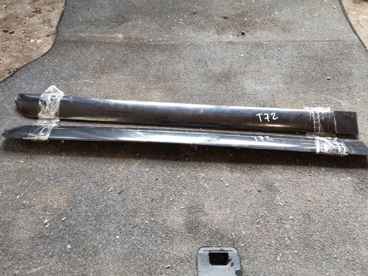 молдинг (накладка кузовная) Peugeot 307 1 поколение (2001 - 2005), 2.0 л., дизель, МКПП, черный, универсал - фото №1