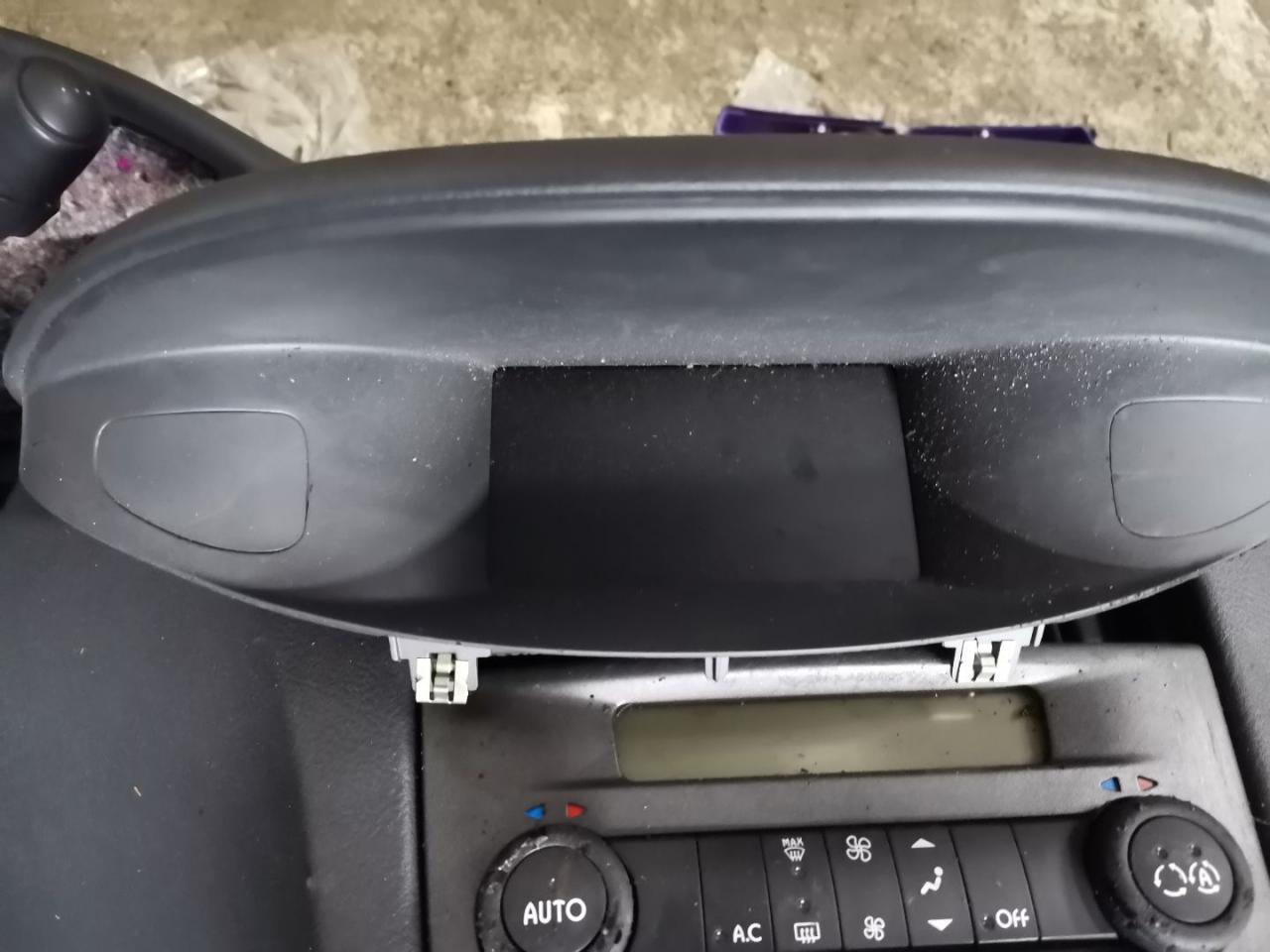дисплей Renault Laguna 2 поколение 2004, 1.8 л., бензин, МКПП, черный, универсал - фото №1
