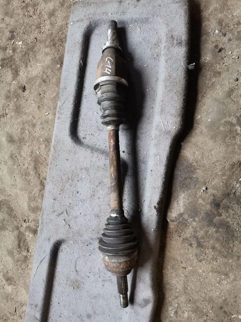 полуось передняя левая (приводной вал, ШРУС) Renault Megane 2 поколение 2003, 1.5 л., дизель, МКПП, хетчбэк 5 дв. - фото №1