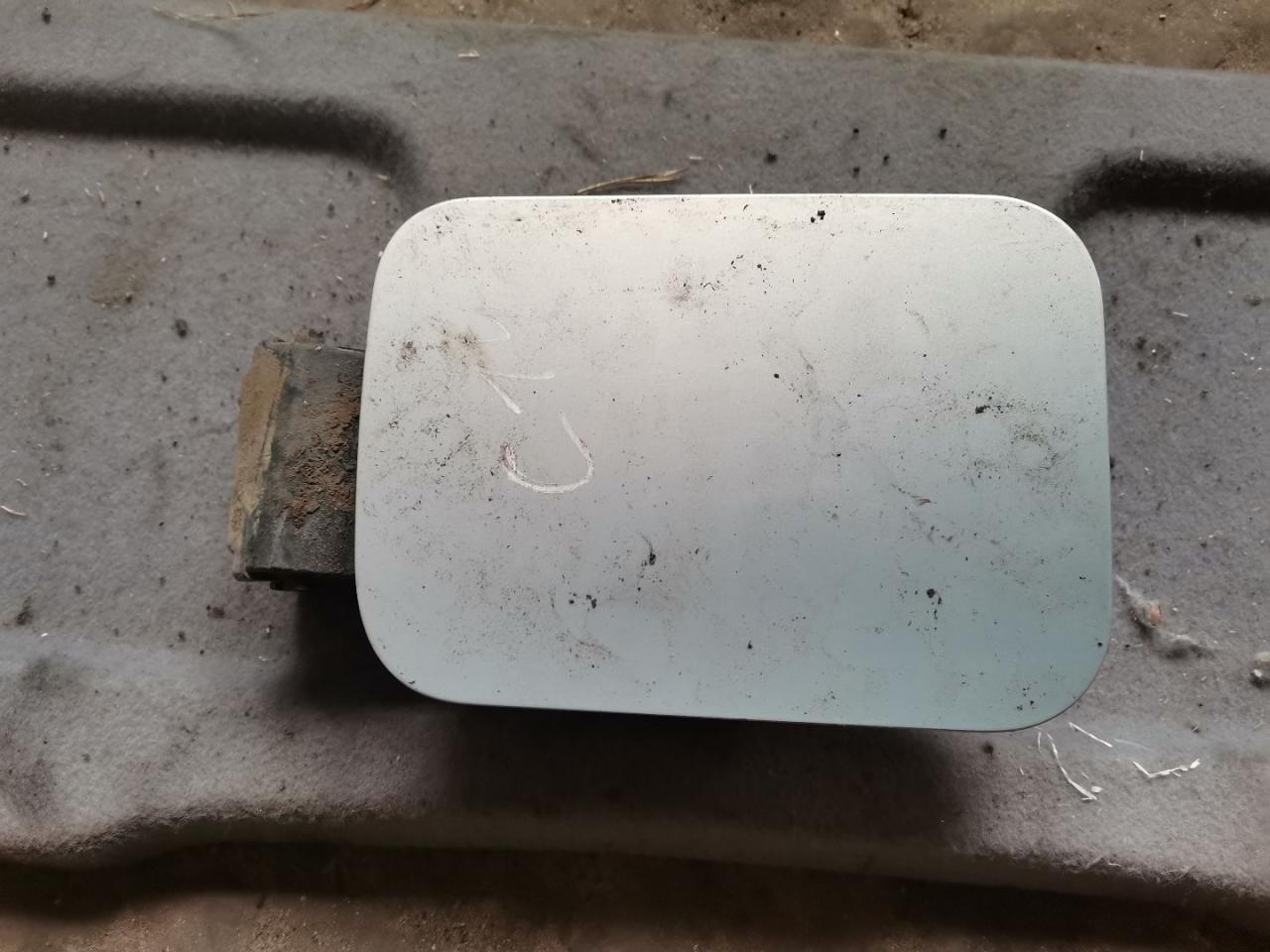 лючок топливного бака Renault Megane 2 поколение 2003, 1.5 л., дизель, МКПП, хетчбэк 5 дв. - фото №1