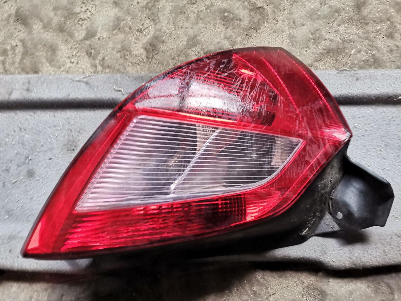 фонарь задний левый Renault Megane 2 поколение 2003, 1.5 л., дизель, МКПП, хетчбэк 5 дв. - фото №1