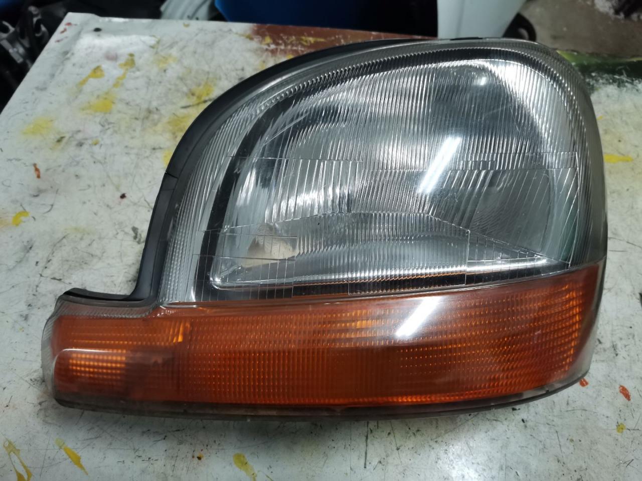 фара левая Renault Kangoo 1 поколение 2002, 1.9 л., дизель, МКПП, белый, фургон - фото №1