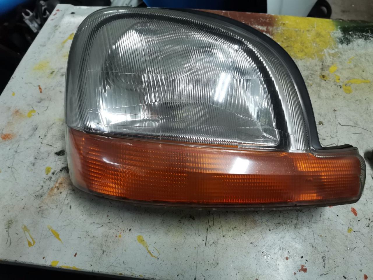 фара правая Renault Kangoo 1 поколение 2002, 1.9 л., дизель, МКПП, белый, фургон - фото №1