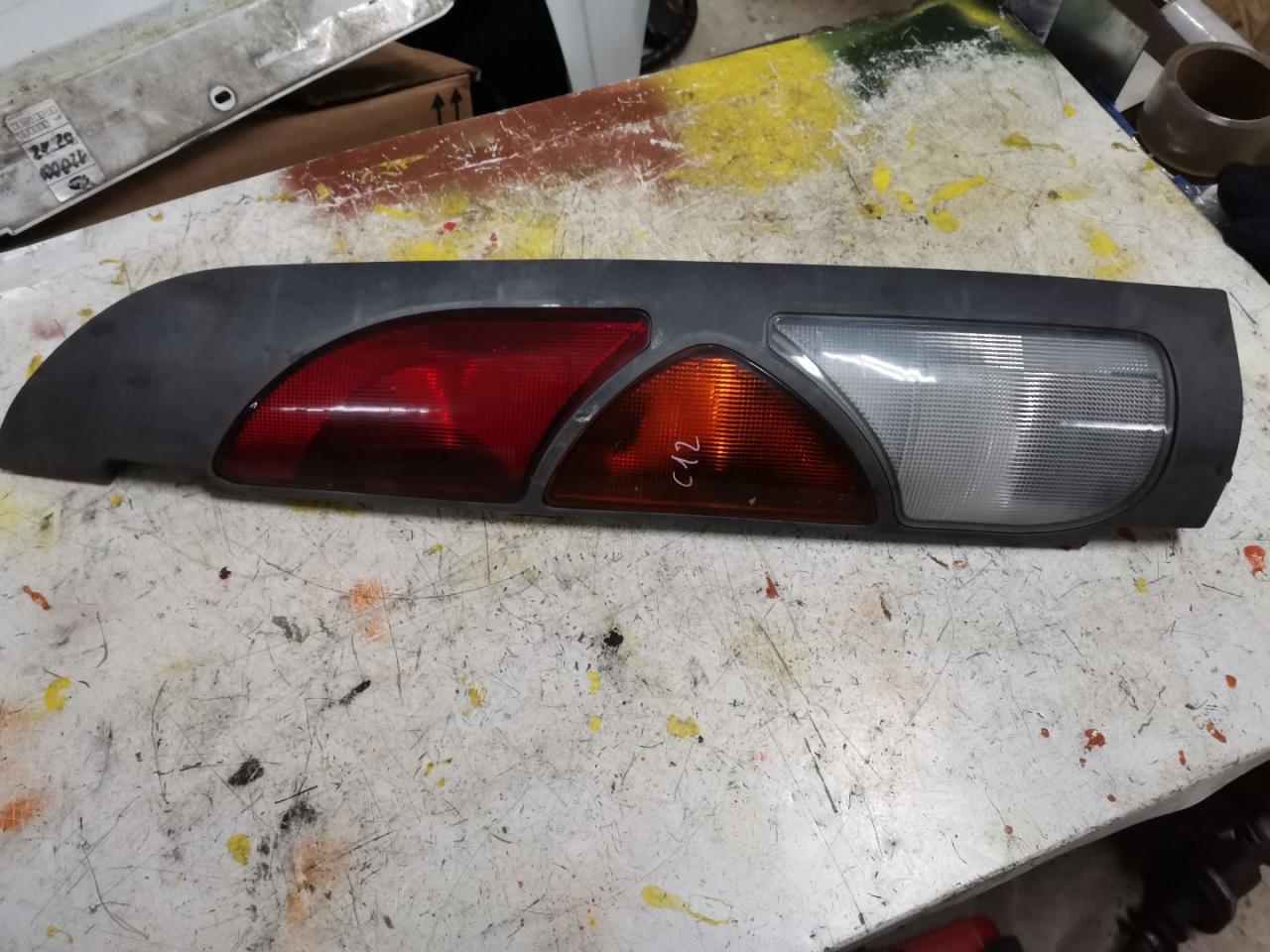 фонарь задний правый Renault Kangoo 1 поколение 2002, 1.9 л., дизель, МКПП, белый, фургон - фото №1
