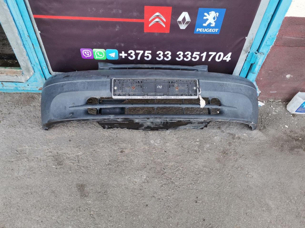 бампер передний Renault Kangoo 1 поколение 2002, 1.9 л., дизель, МКПП, белый, фургон - фото №1