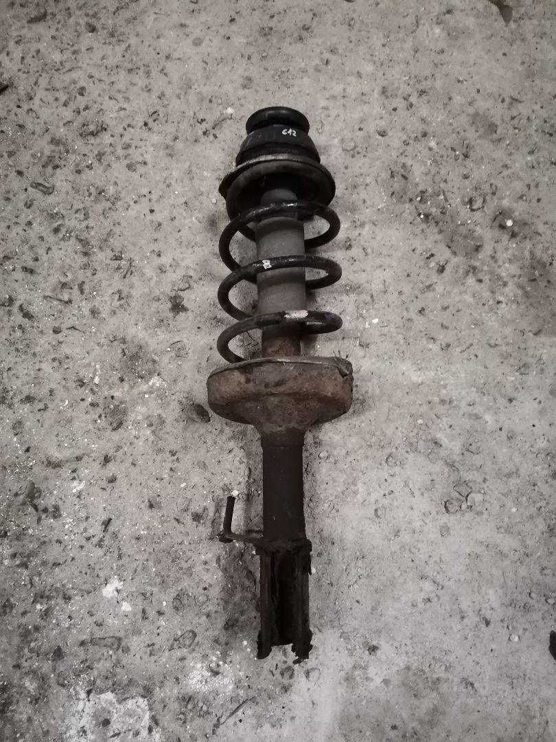 стойка передняя левая Renault Kangoo 1 поколение 2002, 1.9 л., дизель, МКПП, белый, фургон - фото №1