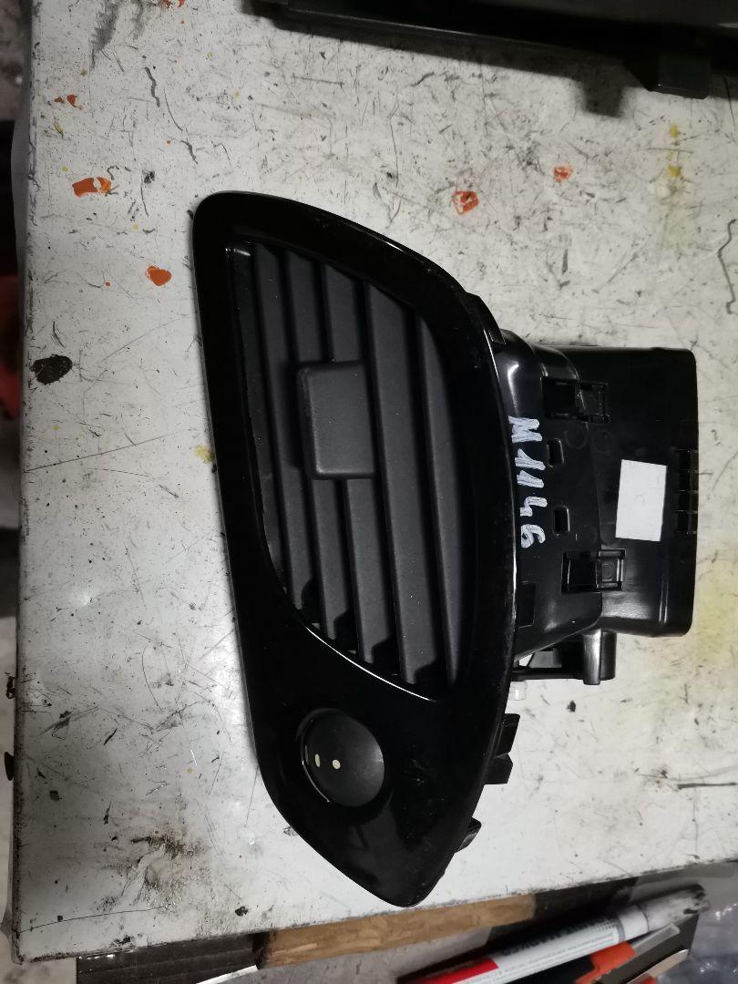 дефлектор обдува салона Renault Scenic 3 поколение 2011, 1.5 л., DCi, дизель, 6МКПП, минивэн, передний привод - фото №1