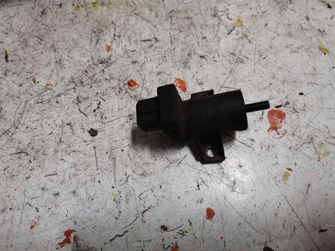 клапан вакуумного управления Renault Laguna 2 поколение 2001, 1.9 л., дизель, МКПП, зеленый, универсал - фото №1