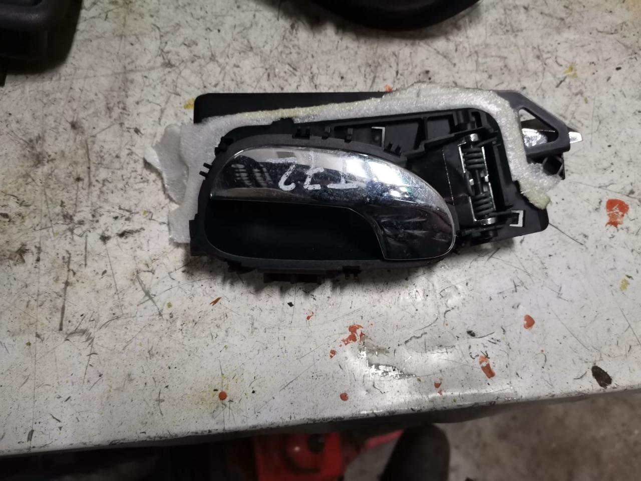 ручка внутренняя задняя левая Peugeot 307 1 поколение (2001 - 2005), 2.0 л., дизель, МКПП, черный, универсал - фото №1