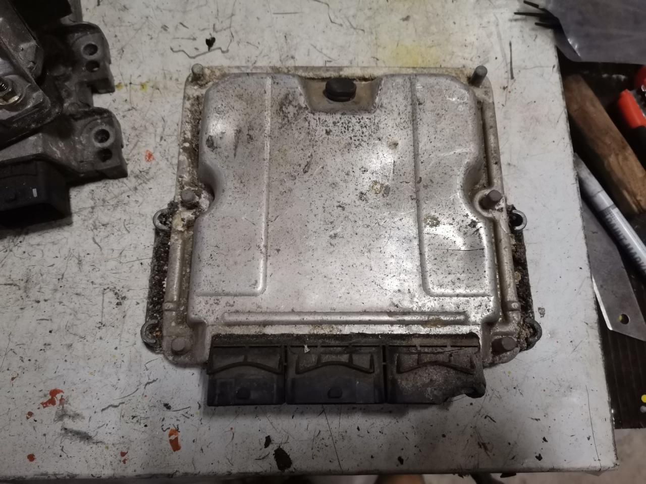 блок управления двигателем Renault Laguna 2 поколение 2001, 1.9 л., дизель, МКПП, зеленый, универсал - фото №1