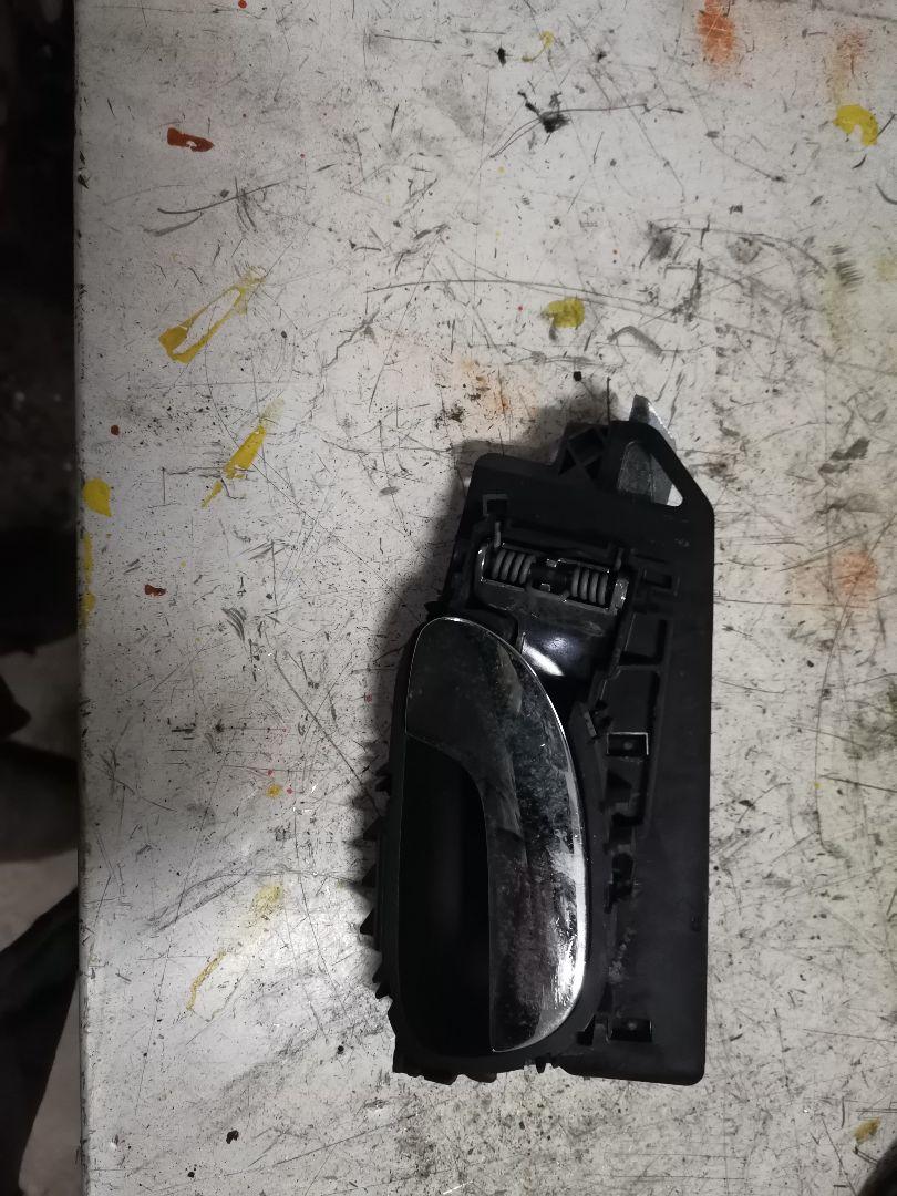 ручка внутренняя передняя правая Peugeot 307 1 поколение (2001 - 2005), 2.0 л., дизель, МКПП, черный, универсал - фото №1