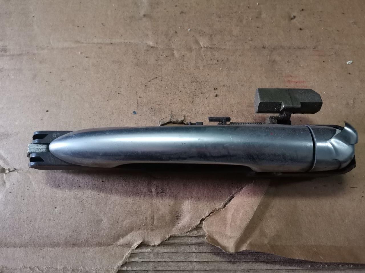ручка наружная задняя левая Renault Laguna 2 поколение 2001, 1.9 л., дизель, МКПП, зеленый, универсал - фото №1