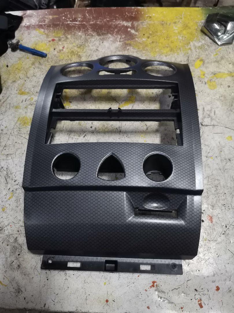 накладка на торпедо (консоль) Renault Megane 2 поколение 2005, 1.4 л., бензин, МКПП, хетчбэк 3 дв., правый руль - фото №1